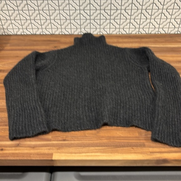 Cashmere cropped turtleneck sweater - Picture 5 of 5